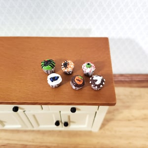 Dollhouse Cupcakes Halloween Theme Set of 6 1:12 Scale Miniature Food