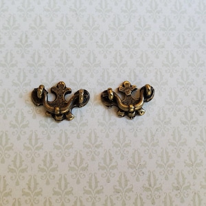 Dollhouse Miniature Drawer Pull or Handle x2 Fleur De Lis Style 1:12 Scale Antique Bronze