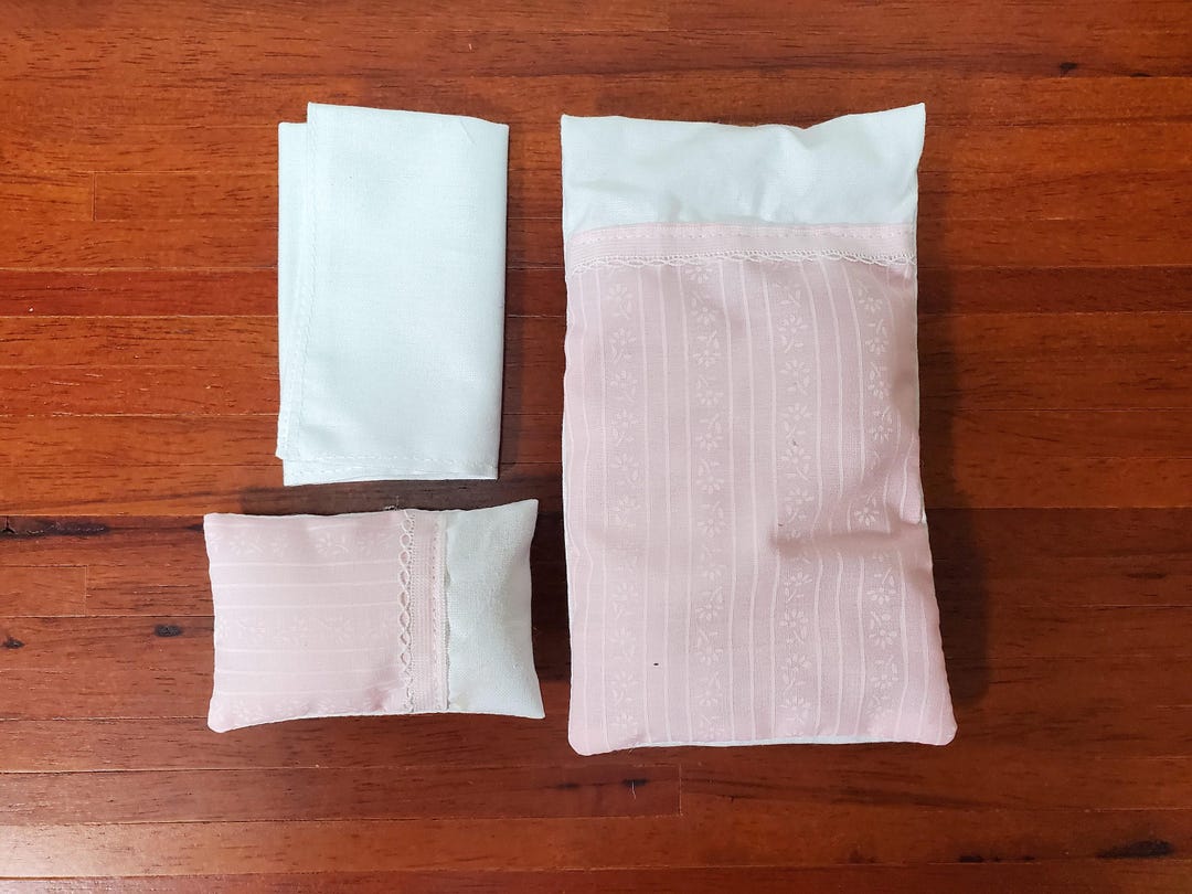 Shorties Dolls Bed Blanket / Pillow Set - Pink