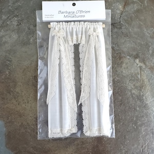 Dollhouse Curtains Fabric & Lace Cream with Curtain Rod 1:12 Scale Miniatures