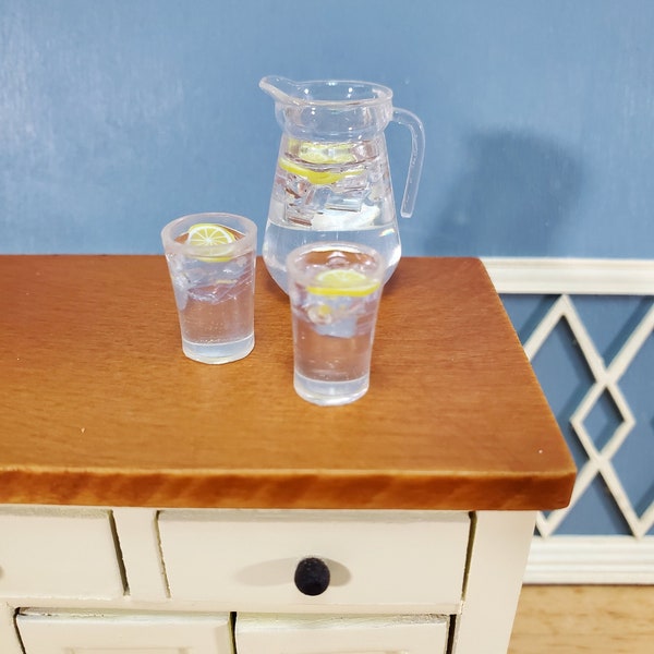 Dollhouse Large Pitcher of Ice Water & 2 Glasses with Lemons Miniature