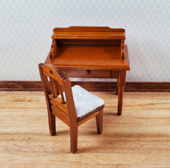 Small on sale scale desk