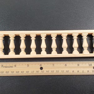 Dollhouse Balustrade Porch Balcony Railing 1 Piece 13 3/8" x 2" 1:12 Scale Miniature afbeelding 5