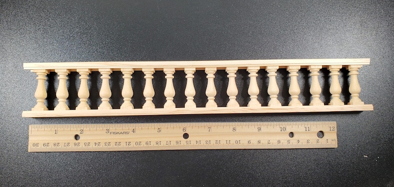 Dollhouse Balustrade Porch Balcony Railing 1 Piece 13 3/8" x 2" 1:12 Scale Miniature afbeelding 5