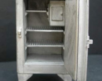 Dollhouse Miniature Gas Refrigerator Fridge 1930s 40s Metal Kit 1:12 Scale Phoenix Models