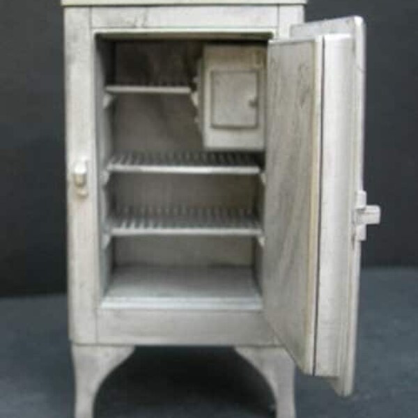 Dollhouse Miniature Gas Refrigerator Fridge 1930s 40s Metal Kit 1:12 Scale Phoenix Models