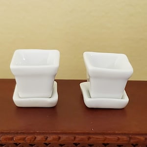 Dollhouse Flower Pots Planters Set of 2 White Ceramic 1:12 Scale Miniature
