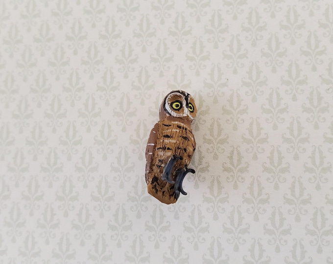 Eye catching Free Standing GRACEFUL OWL ON A LOG decorative ORNAMENT