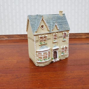 1:144 Scale Dollhouse Resin Miniature &quot;Holme Lodge House&quot; 2 Story