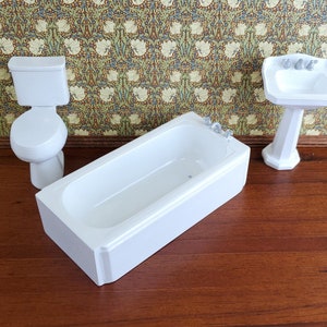 Dollhouse Resin 3 Piece Bathroom Set Tub Toilet Sink All White 1:12 Scale Houseworks