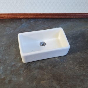 Dollhouse Miniature Sink Belfast Butler Farmhouse Style Large Cream 1:12 Scale Ceramic