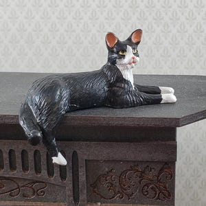 Dollhouse Kitty Cat Tuxedo Black White Shelf Sitter Leg Down 1:12 Scale Miniature