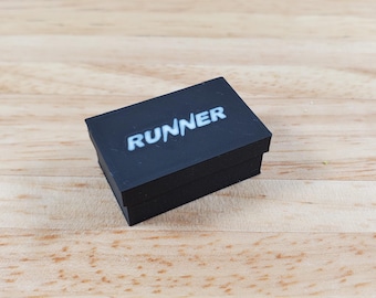 Caja de zapatos para casa de muñecas, negra, para tenis, vacía, impresa en 3D, miniatura a escala 1:12