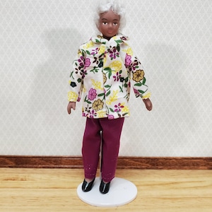 Dollhouse Modern Grandma Black Brown Doll Grandmother Female Porcelain Poseable 1:12 Scale Miniature