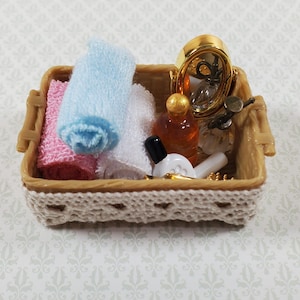 Dollhouse Bath Vanity Accessories Set Basket Towels Comb ++ 1:12 Scale Miniature