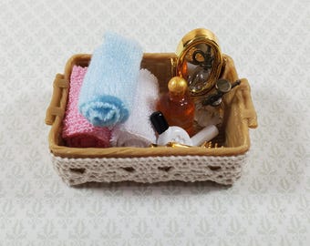 Dollhouse Bath Vanity Accessories Set Basket Towels Comb ++ 1:12 Scale Miniature