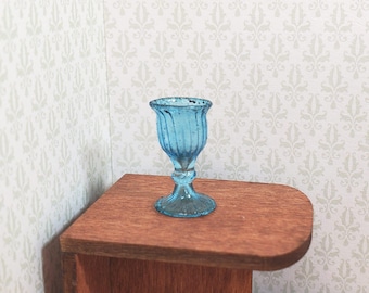Miniatura de vaso azul elegante para agua o vino para casa de muñecas, escala 1:12.
