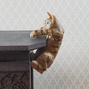 ドールハウス 子猫 縞模様 トラ猫 いたずら 登山 1:12スケール ミニチュアペット
