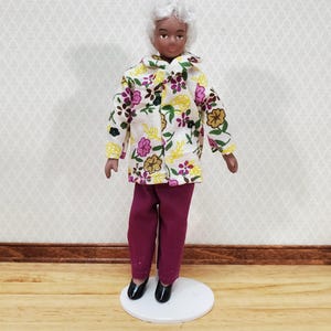 Dollhouse Modern Grandma Black Brown Doll Grandmother Female Porcelain Poseable 1:12 Scale Miniature