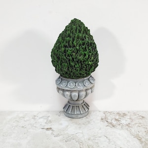 Dollhouse Flat Back Topiary Potted Bush 1:12 Scale Resin Miniature Garden