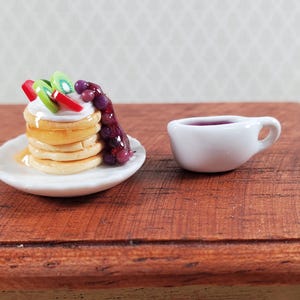 Dollhouse Pancakes with Fruit & Syrup Dish on Glass Plate 1:12 Scale Miniature