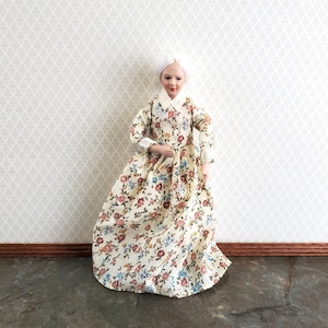 Dollhouse Grandma Porcelain Doll in Floral Dress Poseable 1:12 Scale Miniature