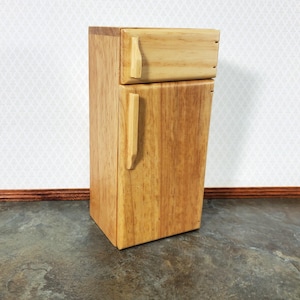 Dollhouse Fridge Modern Refrigerator Freeze Light Oak Finish 1:12 Scale Miniature