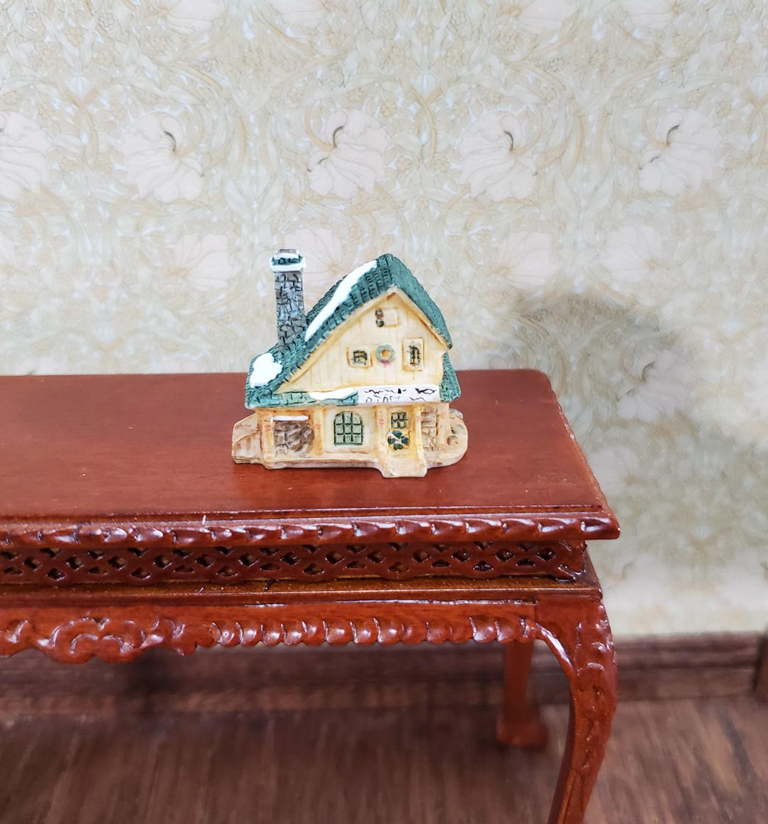 Tiny House Statue Mountain Chalet Dollhouse Decor Falcon Miniatures