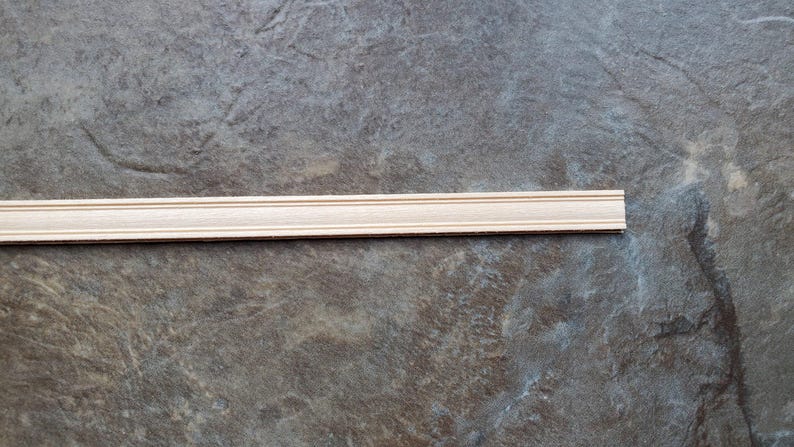 Dockhusminiatyrer Stolslist eller listlist 1/4" bred x 18" lång Skala 1:12 bild 1