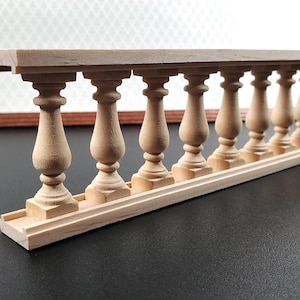 Dollhouse Balustrade Porch Balcony Railing 1 Piece 13 3/8" x 2" 1:12 Scale Miniature afbeelding 2