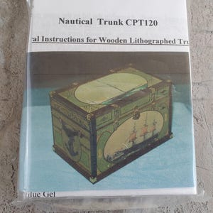 Puppenhaus-Miniatur-Truhen-Set, nautisches Segelschiff im Antik-Stil, Möbel im Maßstab 1:12