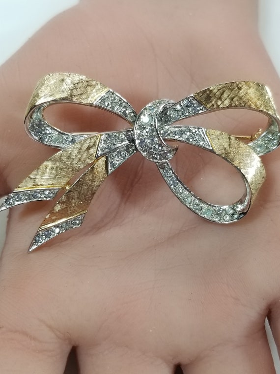 BOUCHER PAVE BOW Brooch