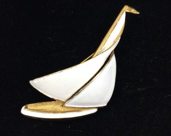 Pricegems Gold Finish Nautical Sailboat Sailing Yachting Crystal Brooch Lapel Pin 1.90 L Pricegems Gold Finish Nautical Sailboat Sailing Yachting Crystal Brooch Lapel Pin 1.90 L