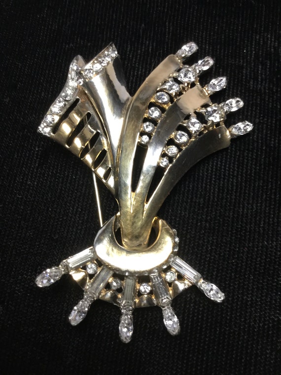MAZER SCROLL and Rays DIAMANTÉ Brooch