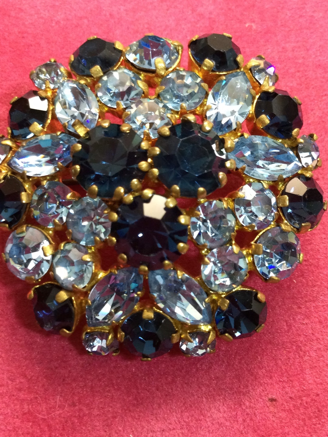 ⛰Austrian Crystal Brooch【Juni Beere】 Austrian Crystal Flower Brooch Pin. For Sale at Ruby Lane
