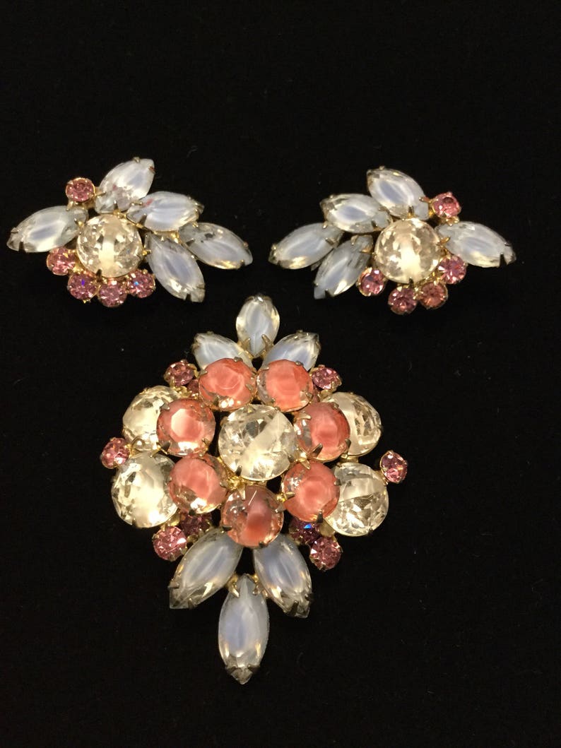 Blue and White Brooch and Earrings D/&E JULIANA Givre in Pinks