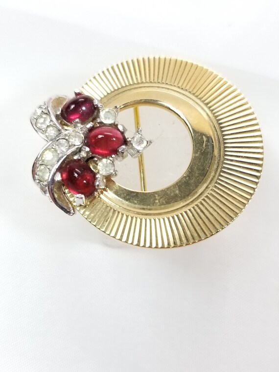 Unsigned BOUCHER RUBY and DIAMANTE Circle Brooch - image 2