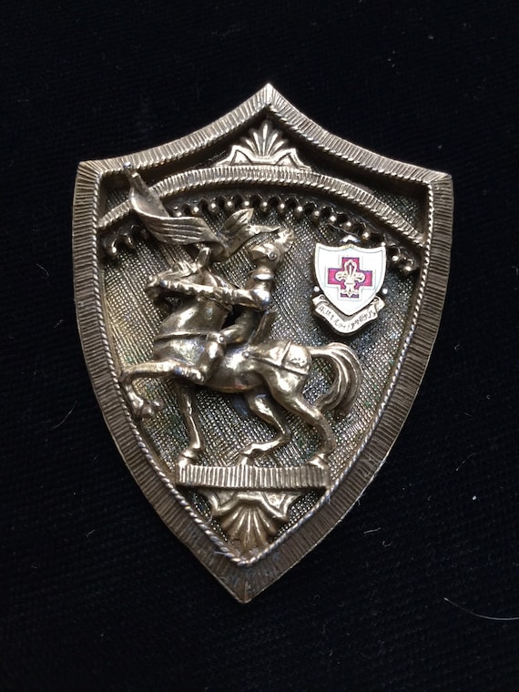 COROCRAFT SHIELD with KNIGHT on Steed Brooch