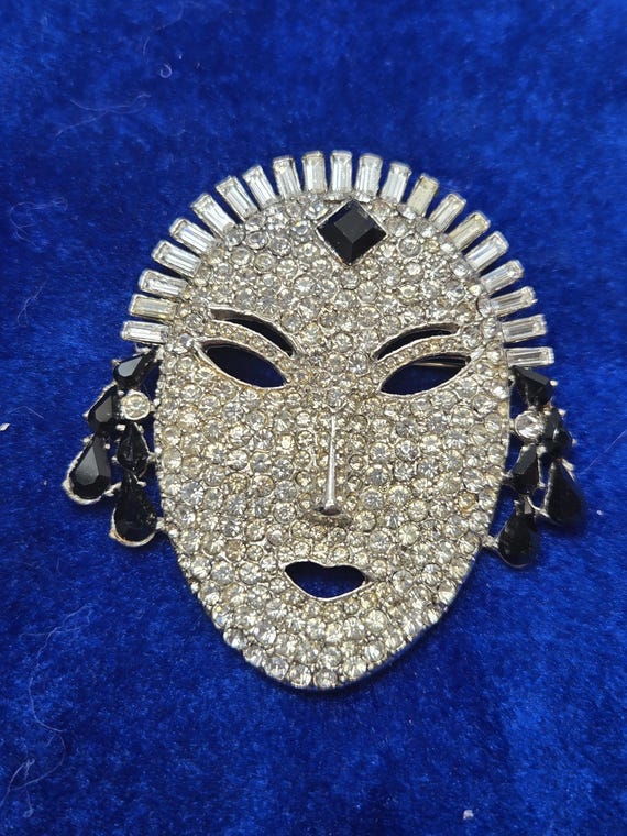 BUTLER and WILSON Asian Princess Brooch