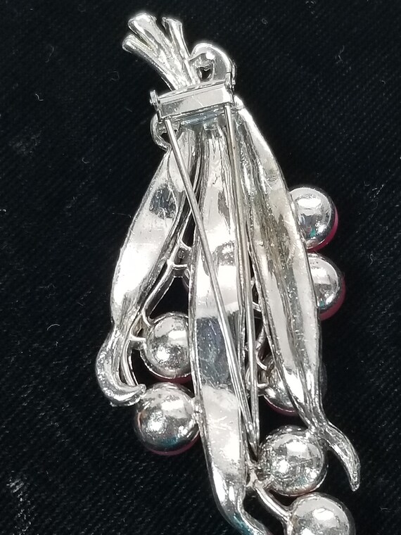 Unsigned CORO Raspberry MOONGLOWS FLOWERS Fur Clip - image 5