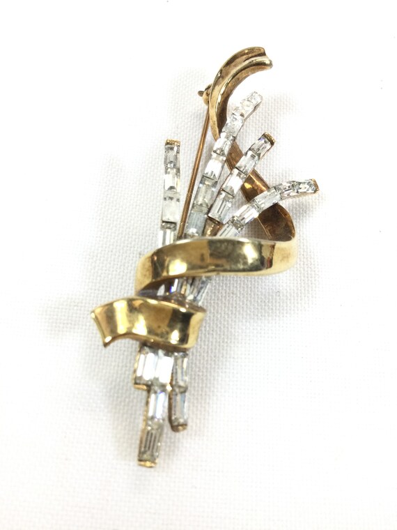 TRIFARI METEOR BROOCH
