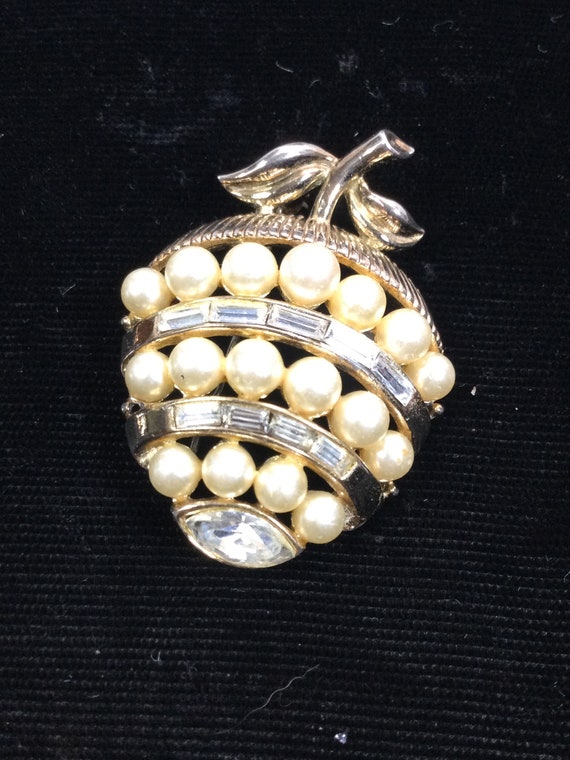 TRIFARI PEARL and DIAMANTE Fruit Brooch