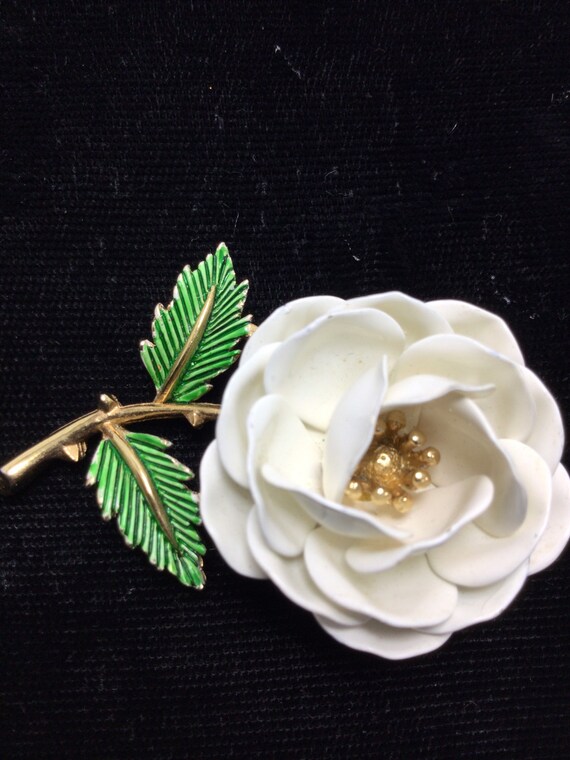 TRIFARI ENAMELED White Rose Brooch - image 4