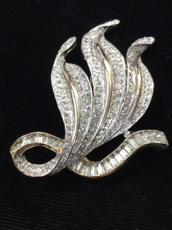 EXQUISITE HALBE Pave Diamante Leaves and Ribbon B… - image 3
