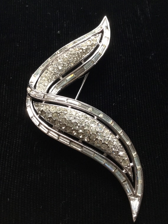 TRIFARI DIAMANTE ABSTRACT Brooch