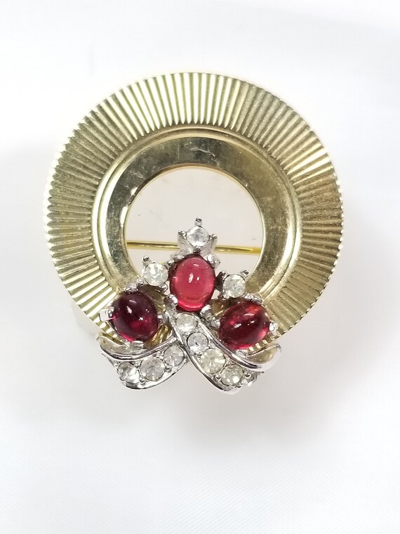 Unsigned BOUCHER RUBY and DIAMANTE Circle Brooch - image 3