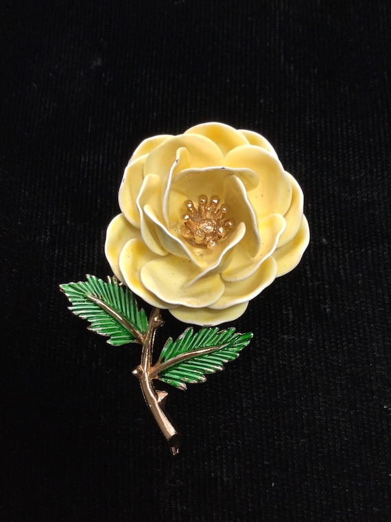 Trifari Yellow White Enamel Flower Brooch Earring Set