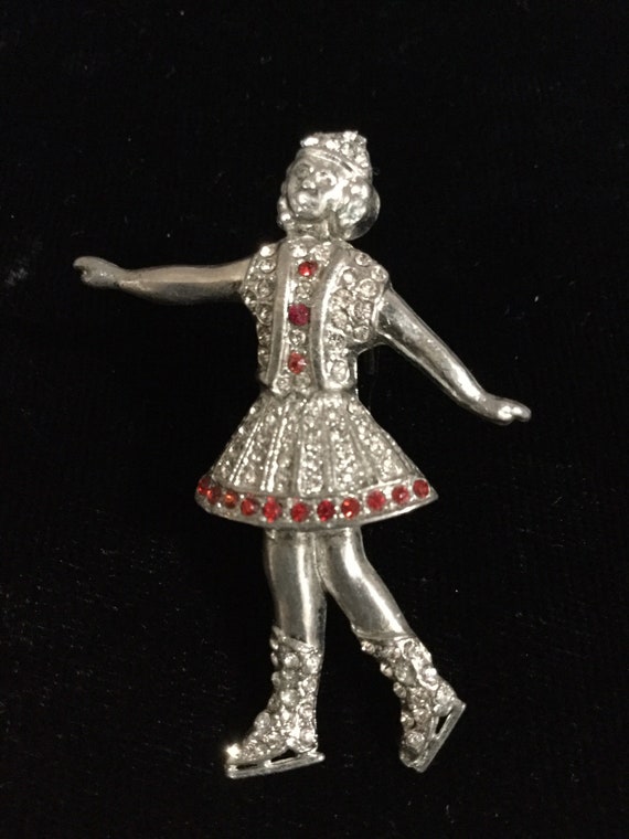 LADY ICE SKATER Fur Clip