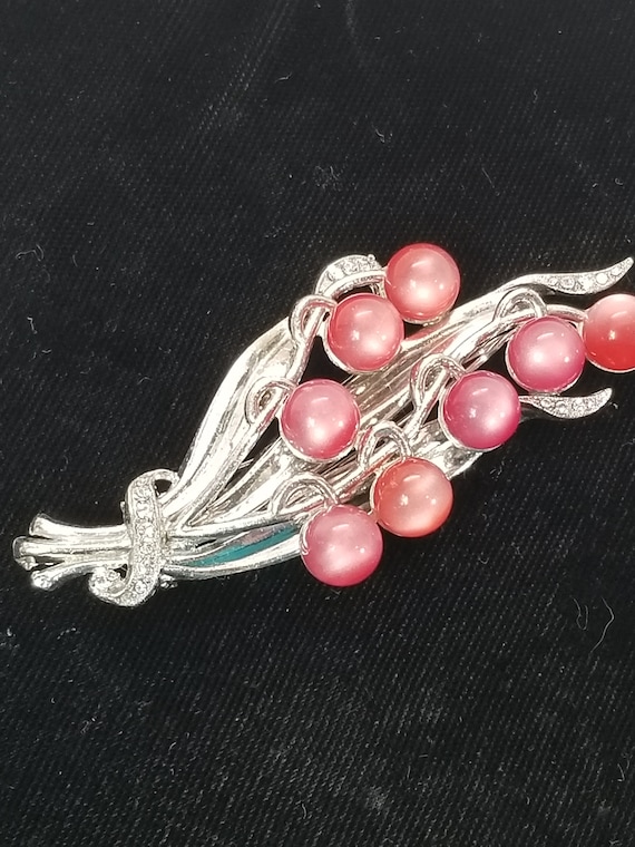 Unsigned CORO Raspberry MOONGLOWS FLOWERS Fur Clip - image 2