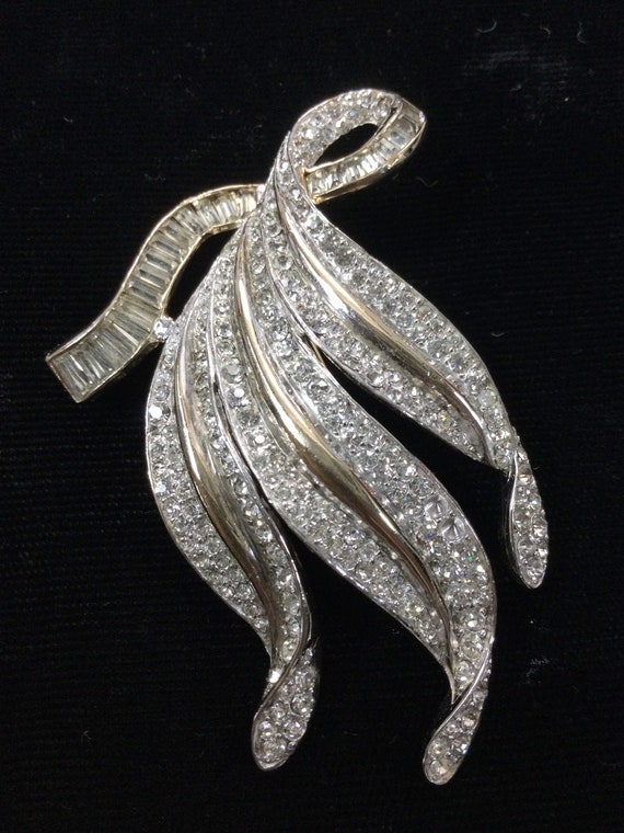 EXQUISITE HALBE Pave Diamante Leaves and Ribbon B… - image 1